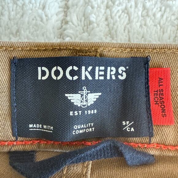 Dockers Mens 31 Slim Brown All Season Tech Jeans Stretch Timeless Casual - Picture 3 of 16